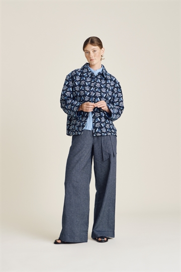 nué notes Presley Carthweel Blue